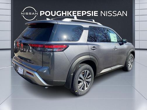 2025 Nissan Pathfinder SL 4WD