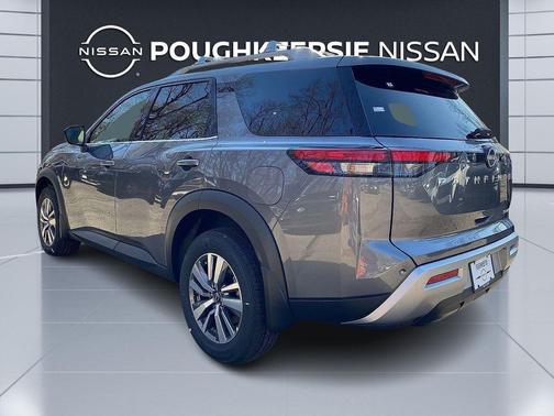 2025 Nissan Pathfinder SL 4WD