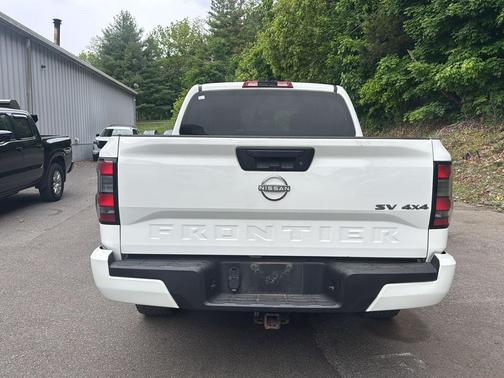 Glacier White 2022 Nissan Frontier SV