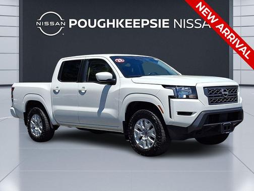 Glacier White 2022 Nissan Frontier SV