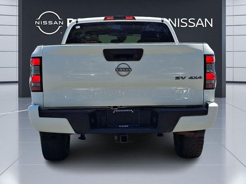 Glacier White 2022 Nissan Frontier SV