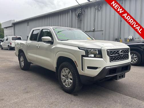 Glacier White 2022 Nissan Frontier SV