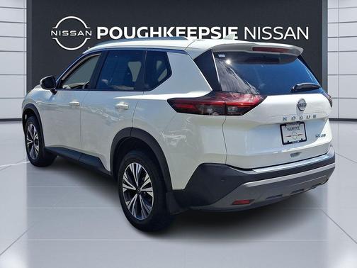 Pearl White Tricoat 2023 Nissan Rogue SV