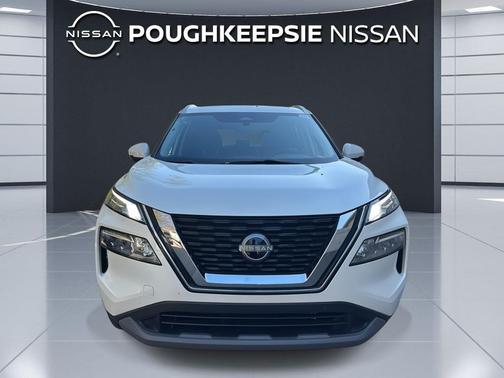 Pearl White Tricoat 2023 Nissan Rogue SV