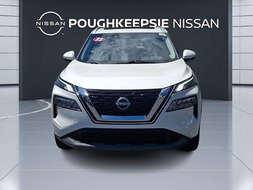 Pearl White Tricoat 2023 Nissan Rogue SV