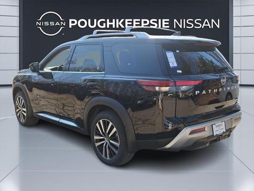 2025 Nissan Pathfinder Platinum 4WD