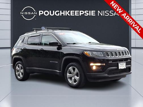 Diamond Black Crystal Pearlcoat 2019 Jeep Compass Latitude