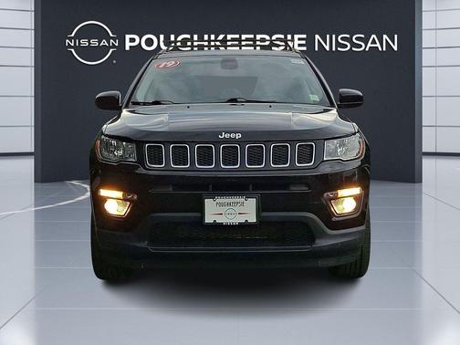 Diamond Black Crystal Pearlcoat 2019 Jeep Compass Latitude