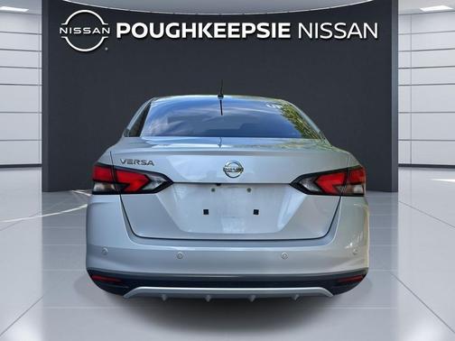Brilliant Silver Metallic 2020 Nissan Versa 1.6 S