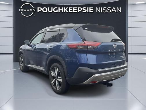Caspian Blue Metallic/Super Black 2021 Nissan Rogue Platinum