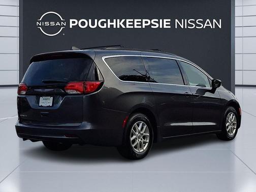 Granite Crystal Metallic Clearcoat 2020 Chrysler Voyager LXI