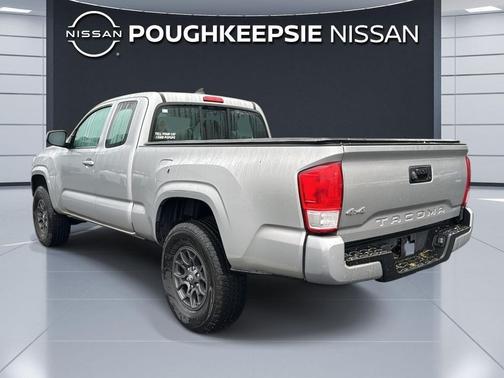 Silver Sky Metallic 2016 Toyota Tacoma SR