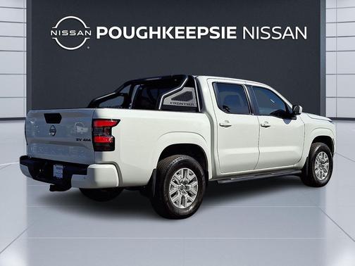 Glacier White 2023 Nissan Frontier SV