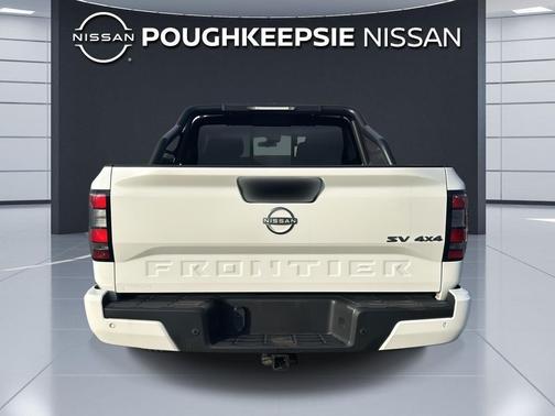 Glacier White 2023 Nissan Frontier SV