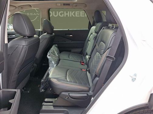 2025 Nissan Pathfinder Platinum 4WD