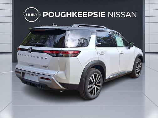 2025 Nissan Pathfinder Platinum 4WD