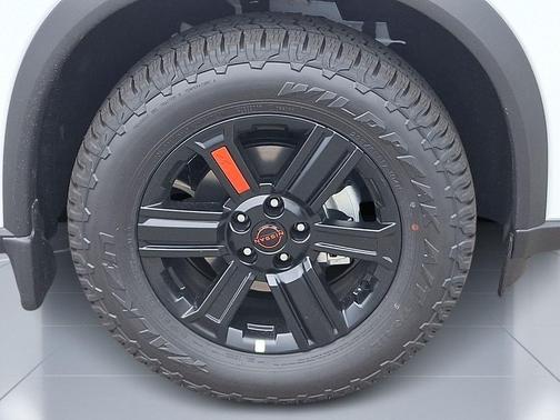 Everest White Pearl Tricoat 2026 Nissan Rogue Rock Creek