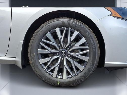 Brilliant Silver Metallic 2026 Nissan Altima SV FWD
