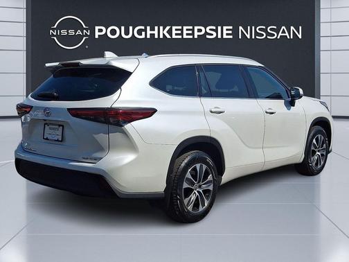 Wind Chill Pearl 2022 Toyota Highlander XLE