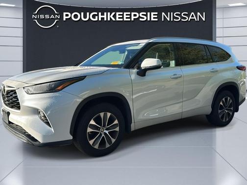 Wind Chill Pearl 2022 Toyota Highlander XLE