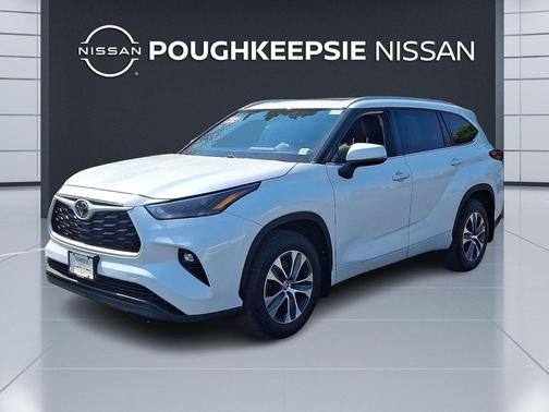 Wind Chill Pearl 2022 Toyota Highlander XLE
