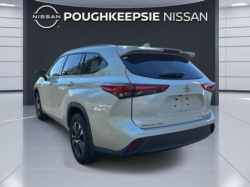 Wind Chill Pearl 2022 Toyota Highlander XLE