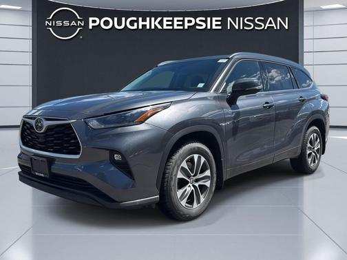 Magnetic Gray Metallic 2021 Toyota Highlander XLE