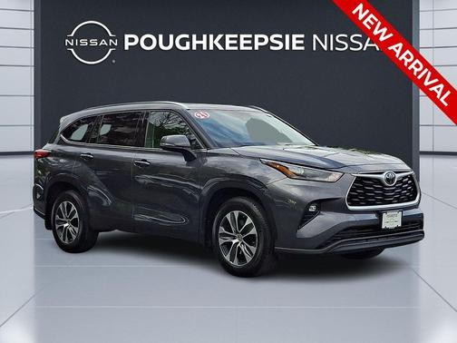 Magnetic Gray Metallic 2021 Toyota Highlander XLE
