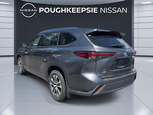 Magnetic Gray Metallic 2021 Toyota Highlander XLE