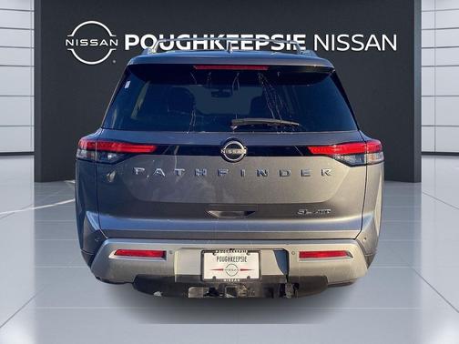 2022 Nissan Pathfinder SL 4WD