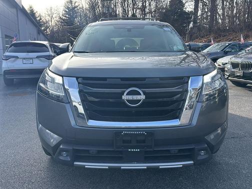 2022 Nissan Pathfinder SL 4WD