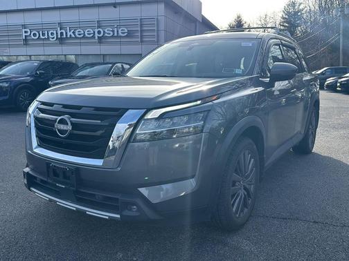 2022 Nissan Pathfinder SL 4WD