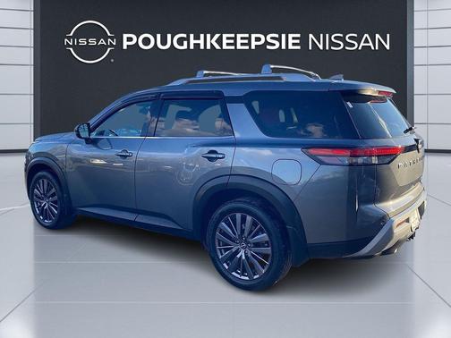 2022 Nissan Pathfinder SL 4WD