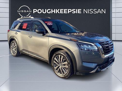 2022 Nissan Pathfinder SL 4WD