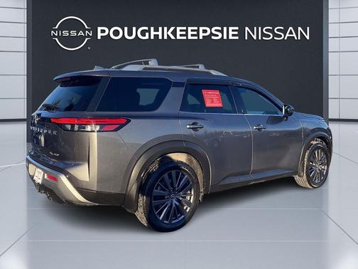 2022 Nissan Pathfinder SL 4WD