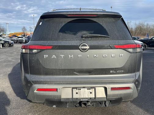 2022 Nissan Pathfinder SL 4WD