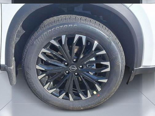 Everest White Pearl Tricoat 2026 Nissan Rogue Dark Armor