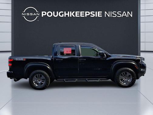 Super Black 2025 Nissan Frontier SV