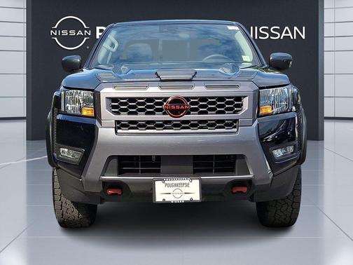Super Black 2025 Nissan Frontier SV