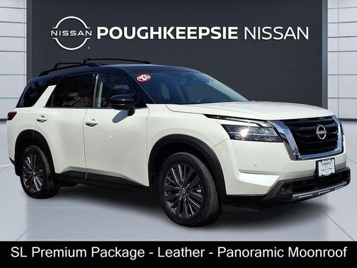 Pearl White Tricoat/Super Black 2023 Nissan Pathfinder SL 4WD