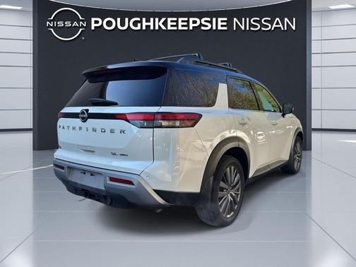 Pearl White Tricoat/Super Black 2023 Nissan Pathfinder SL 4WD