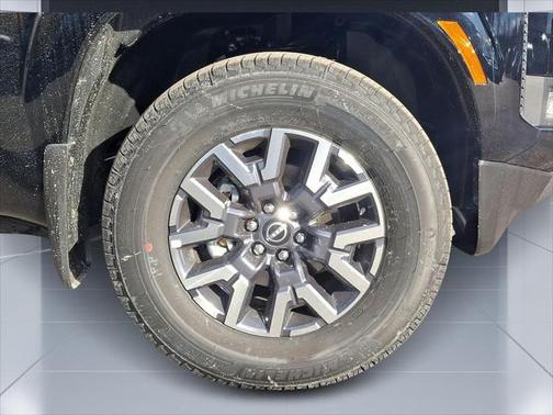2025 Nissan Frontier SL