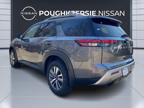 2025 Nissan Pathfinder SL 4WD