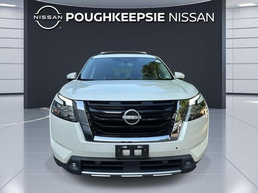 Pearl White Tricoat 2022 Nissan Pathfinder SL 4WD