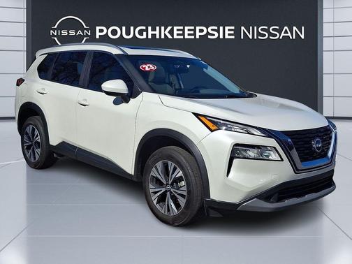 Pearl White Tricoat 2023 Nissan Rogue SV
