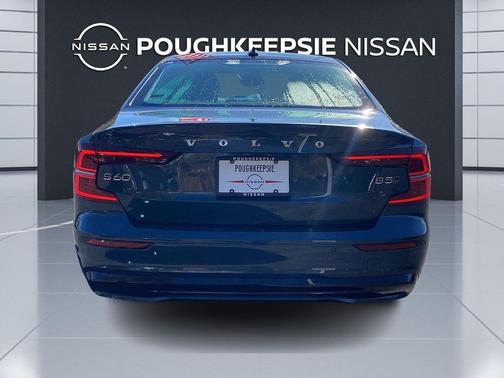 2024 Volvo S60 B5 Plus Dark Theme