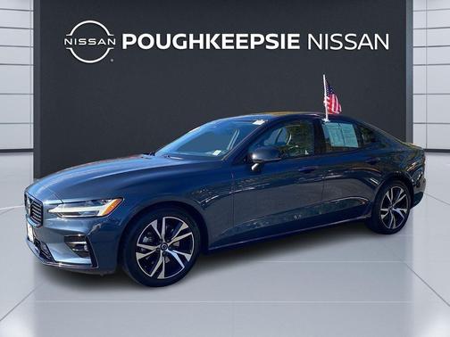 2024 Volvo S60 B5 Plus Dark Theme