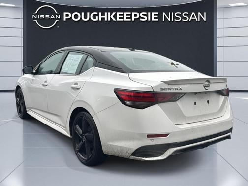 Aspen White Tricoat/Super Black 2024 Nissan Sentra SR