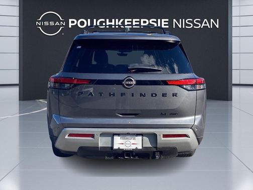 2023 Nissan Pathfinder SL 4WD