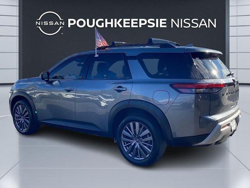 2023 Nissan Pathfinder SL 4WD